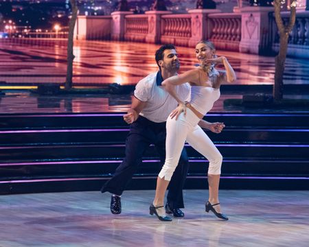 JAN RAVNIK, JULIANNE HOUGH