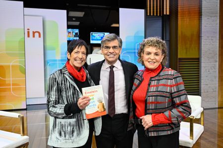 Authors of EINSTEIN NEVER USED FLASH CARDS , Dr. Kathy Hirsh-Pasek, Dr. Roberta Michnick Golinkoff with George Stephanopoulos