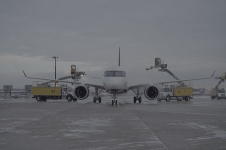 An aircraft in the Central Deicing Facility (CDF), Toronto Pearson International Airport.(Arrow International Media Ltd & Cantina Media)