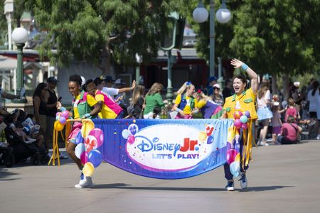 DISNEY JR. LETS PLAY!