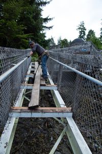 Matt Carlson helps repair a gangway. (National Geographic/Wes Waters)