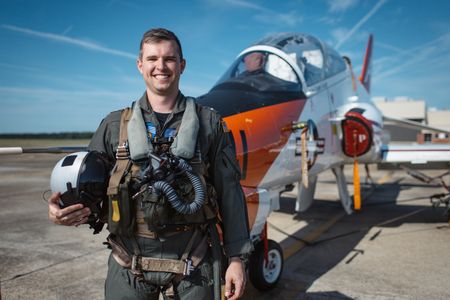 Student LTJG Andrew Seepe poses next to a T-45. (Credit: National Geographic/Freddie Claire)