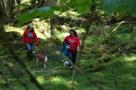 Veronica Arrants and Breanna Miethe pick berries. (National Geographic/Wayne Moss)
