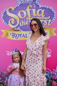 SCHEANA SHAY