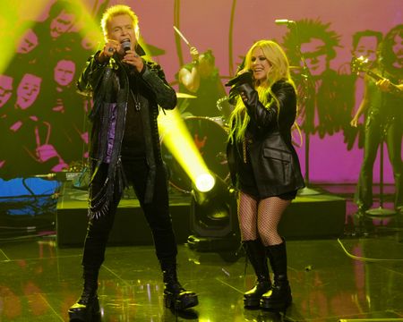 BILLY IDOL, AVRIL LAVIGNE