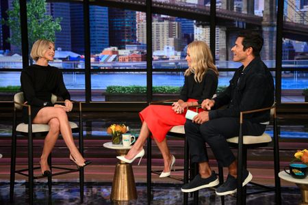 JULIANNE HOUGH, KELLY RIPA, MARK CONSUELOS