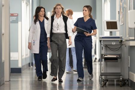 CATERINA SCORSONE, ELLEN POMPEO, SOPHIA BUSH