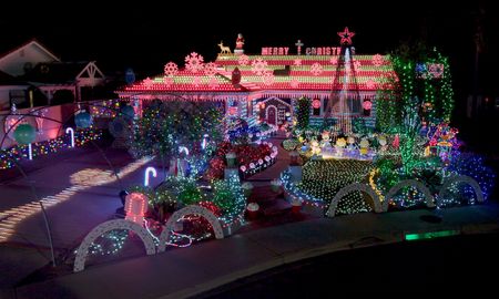 THE GREAT CHRISTMAS LIGHT FIGHT 