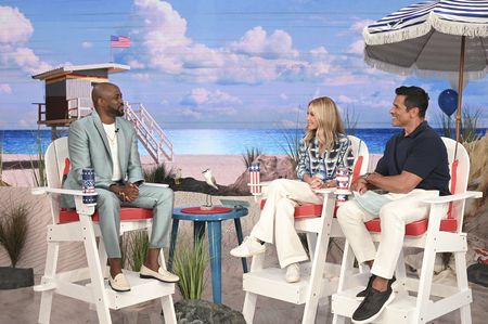 Wayne Brady, Kelly Ripa, Mark Consuelos