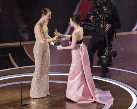 EMMA STONE & MIKEY MADISON