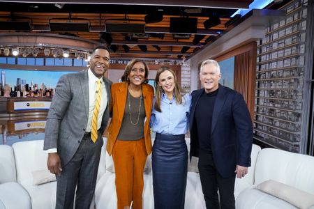 MICHAEL STRAHAN, ROBIN ROBERTS, JENNIFER GARNER, SAM CHAMPION