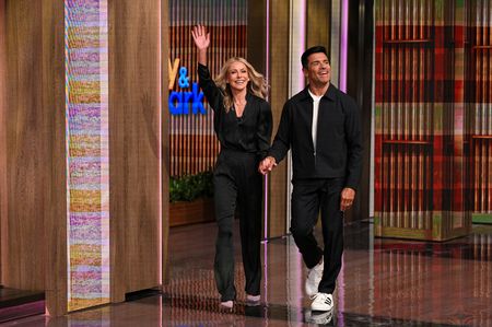 KELLY RIPA, MARK CONSUELOS