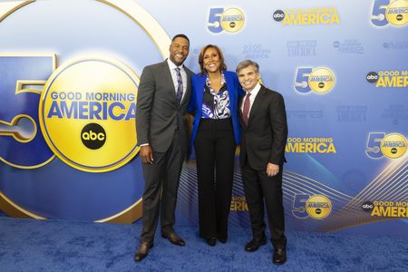 MICHAEL STRAHAN, ROBIN ROBERTS, GEORGE STEPHANOPOULOS