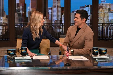 KELLY RIPA, MARK CONSUELOS