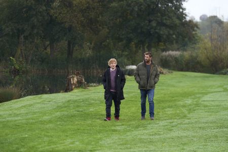 Inspired by the benefits of learning a new skill, which aids memory and cognitive function, Chris Hemsworth takes up drumming. When Ed Sheeran invites him to perform at a stadium concert, Chris has just months to master the instrument, conquer his nerves, and perform in front of 70,000 fans. Itìs a challenge that pushes him beyond his limits. (credit: National Geographic/Laura Radford)