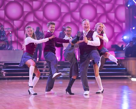 ALIX EARLE, ROBERT IRWIN, JULIANNE HOUGH, ANDY RICHTER, ELAINE HENDRIX