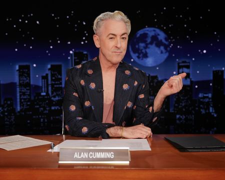 ALAN CUMMING