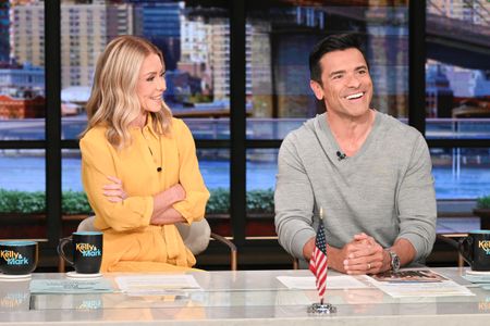 KELLY RIPA, MARK CONSUELOS
