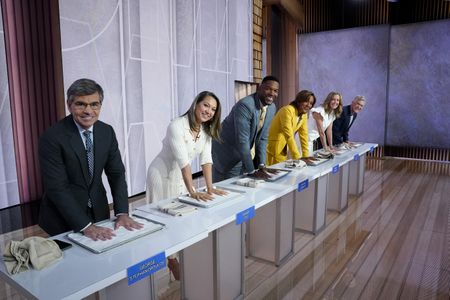 GEORGE STEPHANOPOULOS, GINGER ZEE, MICHAEL STRAHAN, ROBIN ROBERTS, LARA SPENCER, SAM CHAMPION