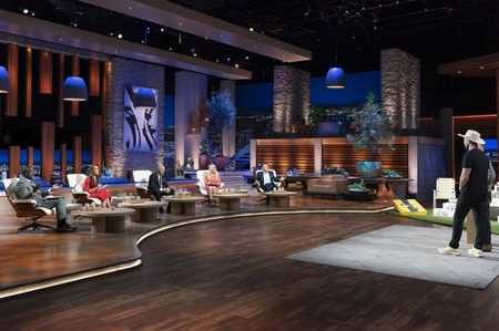 RASHAUN WILLIAMS, KENDRA SCOTT, KEVIN O'LEARY, ROBERT HERJAVEC, LORI GREINER