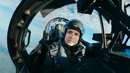 Commander Justin "Duster" Estrada assesses a student from the back seat of the jet. (Credit: National Geographic)