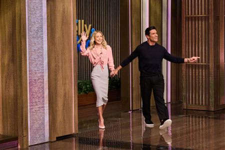 KELLY RIPA, MARK CONSUELOS