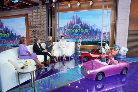 ROBIN ROBERTS, GEORGE STEPHANOPOULOS, LARA SPENCER, GINNIFER GOODWIN