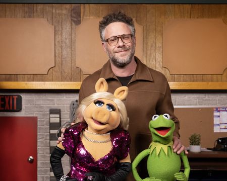 MISS PIGGY, SETH ROGEN (EXECUTIVE PRODUCER/GUEST STAR), KERMIT THE FROG