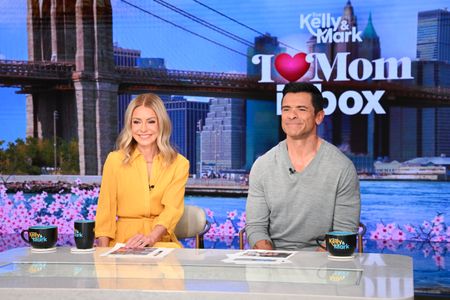 KELLY RIPA, MARK CONSUELOS