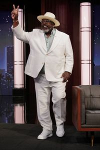 CEDRIC THE ENTERTAINER (AC BARBEQUE)