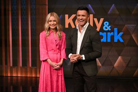 KELLY RIPA, MARK CONSUELOS