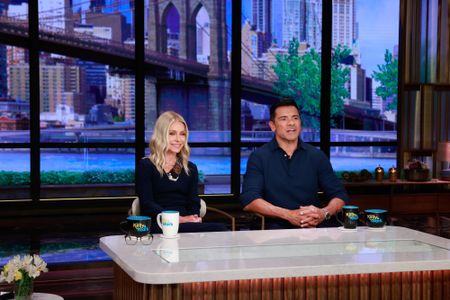 KELLY RIPA, MARK CONSUELOS