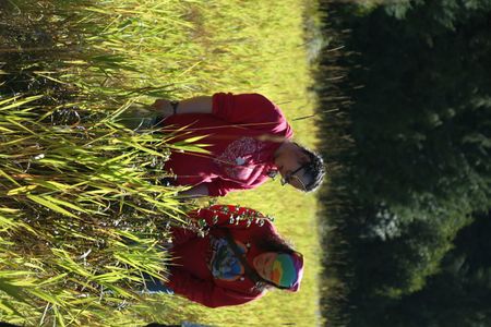 Breanna Miethe and Veronica Arrants pick berries. (National Geographic/Wayne Moss)