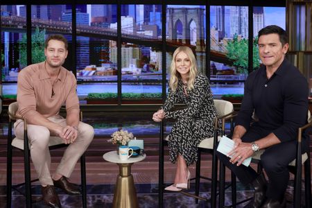 JUSTIN HARTLEY, KELLY RIPA, MARK CONSUELOS
