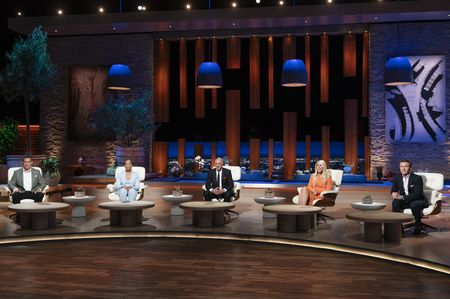 DANIEL LUBETZKY, FAWN WEAVER, KEVIN O'LEARY, LORI GREINER, ROBERT HERJAVEC