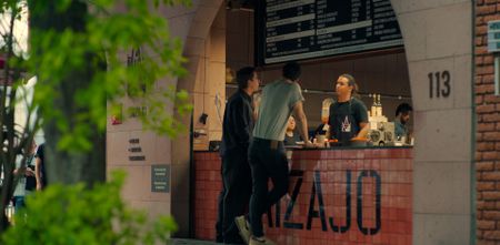 Antoni Porowski and his friend Ricardo chat with chef Santiago Muñoz at Maizajo. (National Geographic)