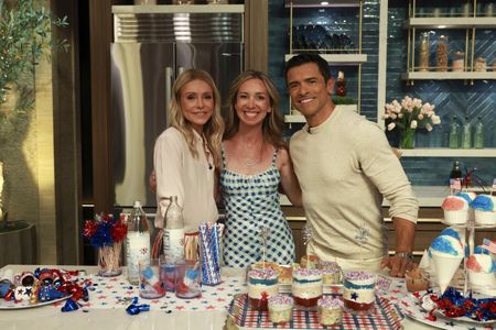 KELLY RIPA, SHANNON DOHERTY, MARK CONSUELOS