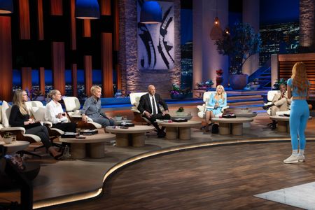 SARA FOSTER, ERIN FOSTER, BARBARA CORCORAN, KEVIN O'LEARY, LORI GREINER, RASHAUN WILLIAMS