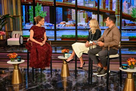 JENNIFER LOPEZ, KELLY RIPA, MARK CONSUELOS
