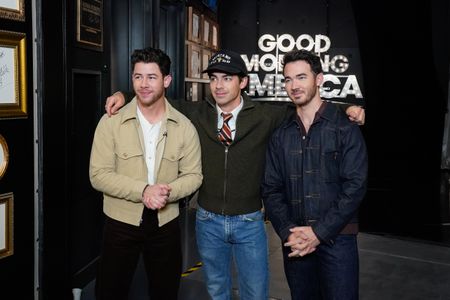 NICK JONAS, JOE JONAS, KEVIN JONAS