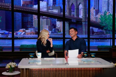 KELLY RIPA, MARK CONSUELOS
