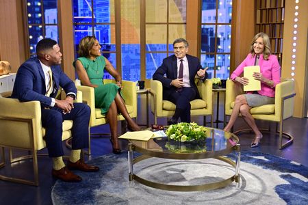 MICHAEL STRAHAN, ROBIN ROBERTS, GEORGE STEPHANOPOULOS, LARA SPENCER