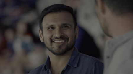 Suraj Samtani meets with Chris Hemsworth. (credit: National Geographic)