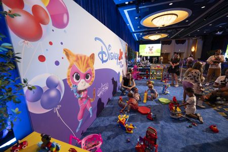 DISNEY JR. LET’S PLAY!