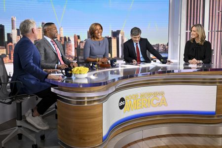 SAM CHAMPION, MICHAEL STRAHAN, ROBIN ROBERTS, GEORGE STEPHANOPOULOS, LARA SPENCER