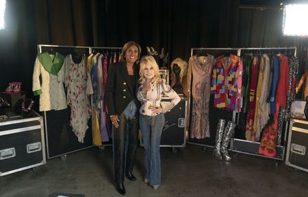 ROBIN ROBERTS, DOLLY PARTON 