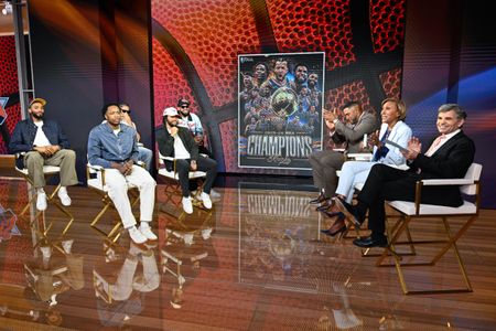 MIKAL BRIDGES, OG ANUNOBY, JOSH HART, JALEN BRUNSON, KARL-ANTHONY TOWNS, MICHAEL STRAHAN, ROBIN ROBERTS, GEORGE STEPHANOPOULOS