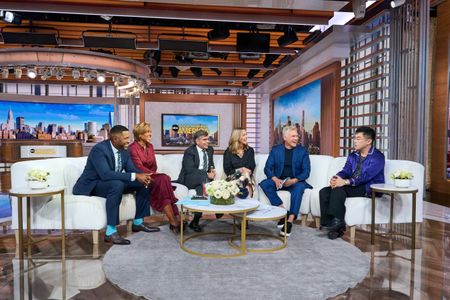 MICHAEL STRAHAN, ROBIN ROBERTS, GEORGE STEPHANOPOULOS, LARA SPENCER, SAM CHAMPION, BOWEN YANG