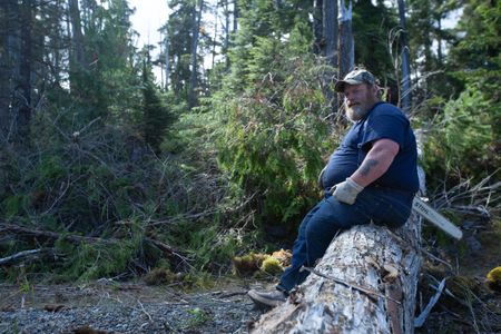 Tim "Curly" Leach helps a neighbor collect lumber. (National Geographic/Kelly Robertson)