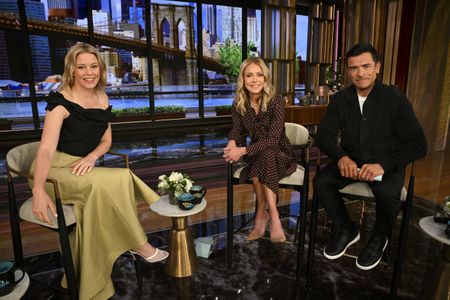 ELIZABETH BANKS, KELLY RIPA, MARK CONSUELOS